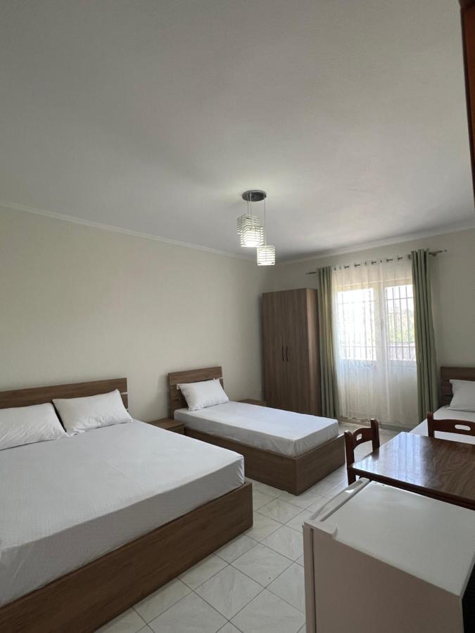 Guest House Sala Durrës Exteriör bild